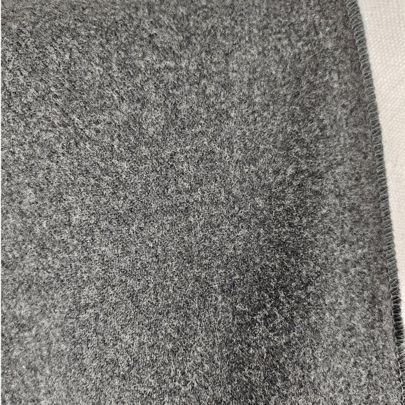 LIZ CLAIBORNE WOMEN'S GRAY PONCHO WRAP SHAWL SCARF SIZE - ONE SIZE FITS MOST - Picture 3 of 5